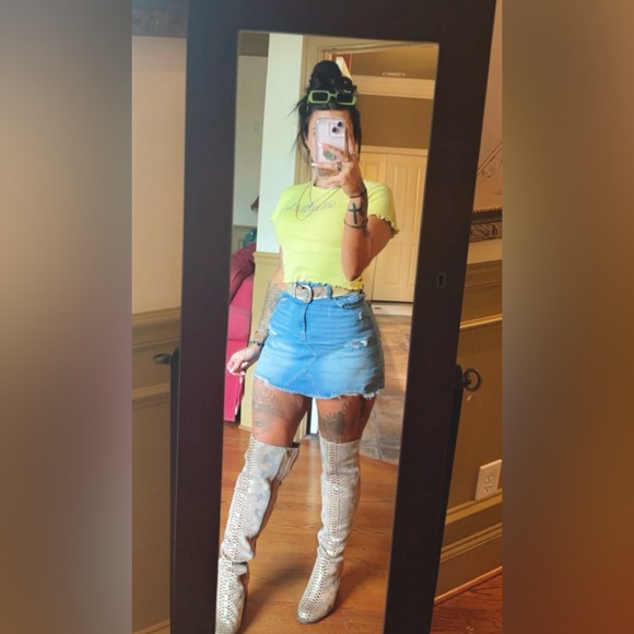 ❀♥︎ 𝓗𝓮𝓵𝓵𝓸, I’m Payton. Owner/founder of Love, Dax: a sustainable fashion co 💚 - Picture 6 of 8